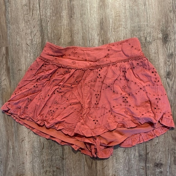 AMERICAN EAGLE ORANGE EYELET FLOWY SHORTS - Picture 1 of 5